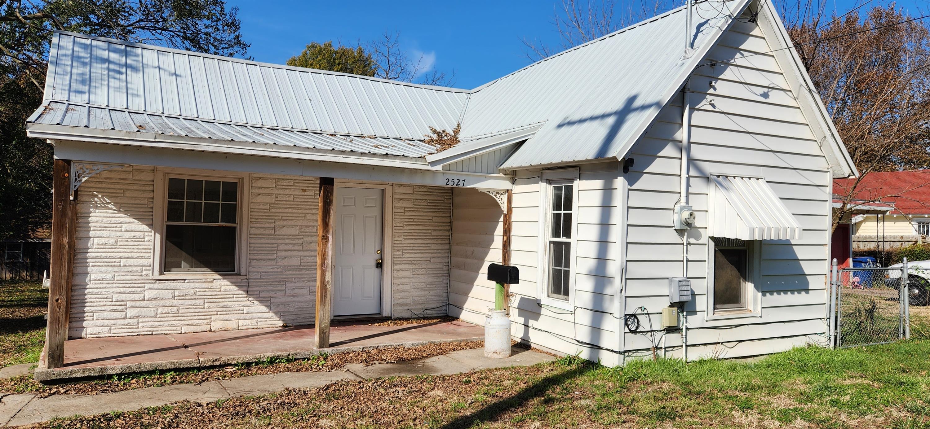 2527 N Pierce